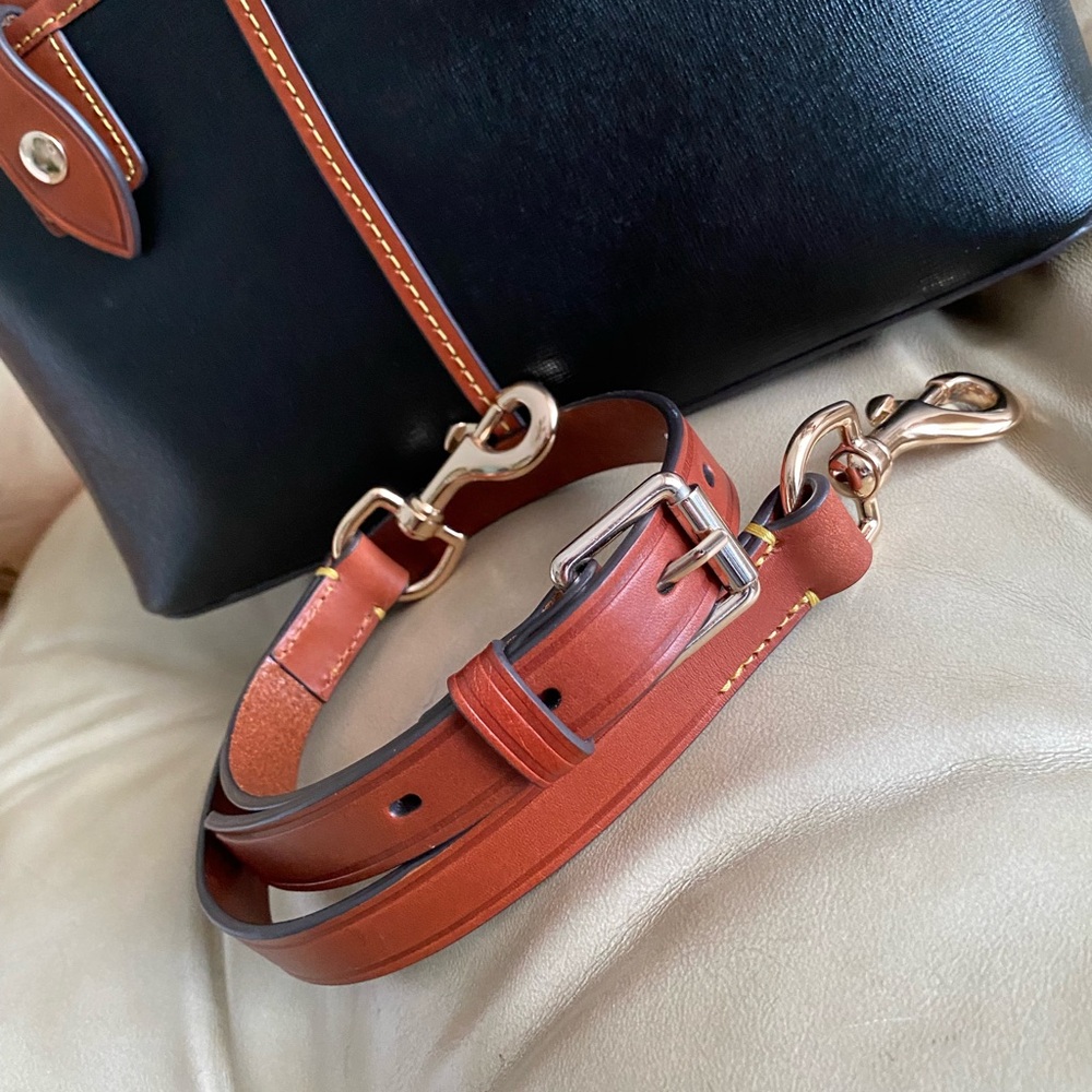 LKNW Dooney & Bourke Leather Satchel Top Handle Strap Front Pocket - Picture 6 of 15